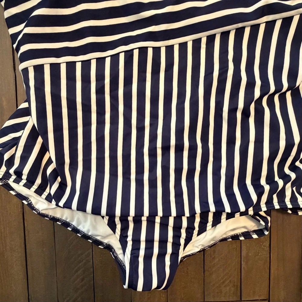 NWOT Lands' End Women's Chlorine Resistant Soft Cup Tugless Swimsuit size 22W L - Picture 8 of 11